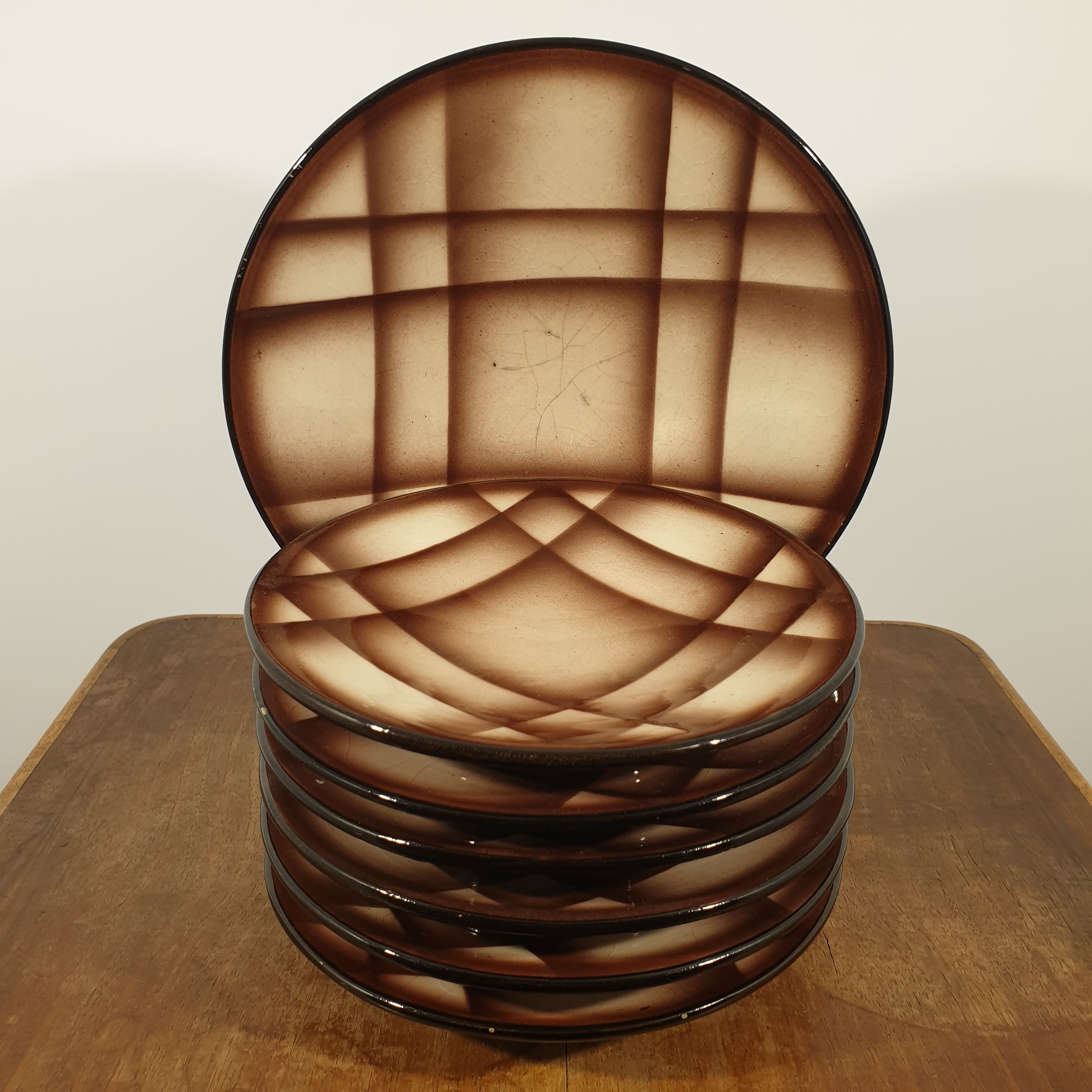 Piatti in ceramica decorati a mano