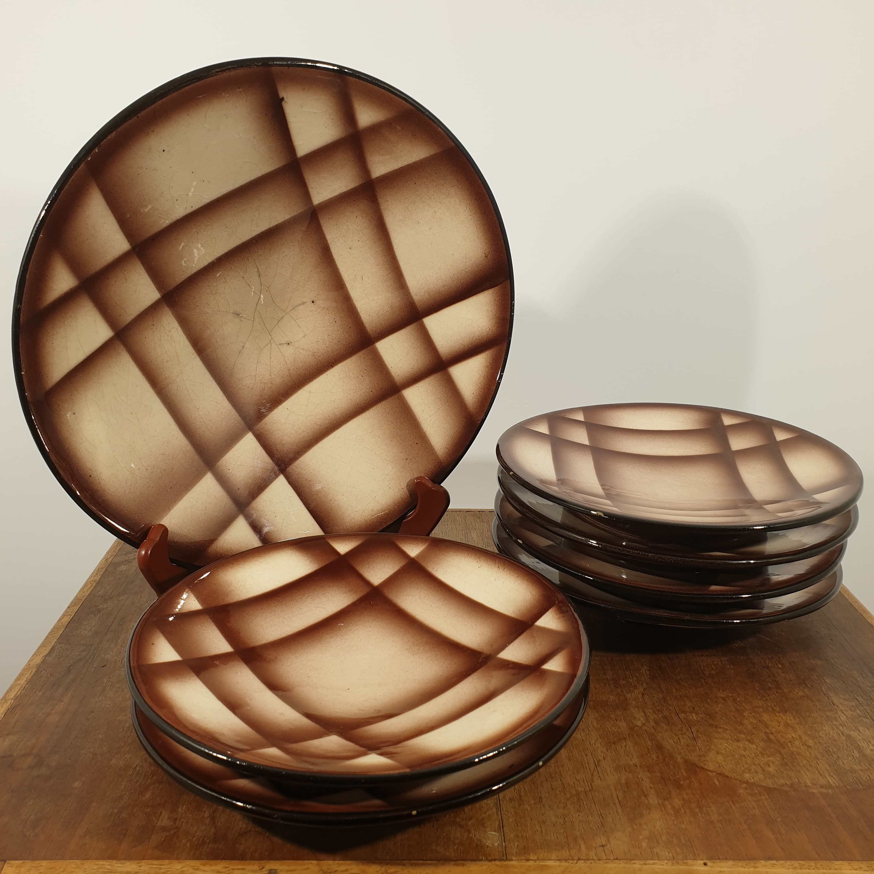 Piatti in ceramica decorati a mano