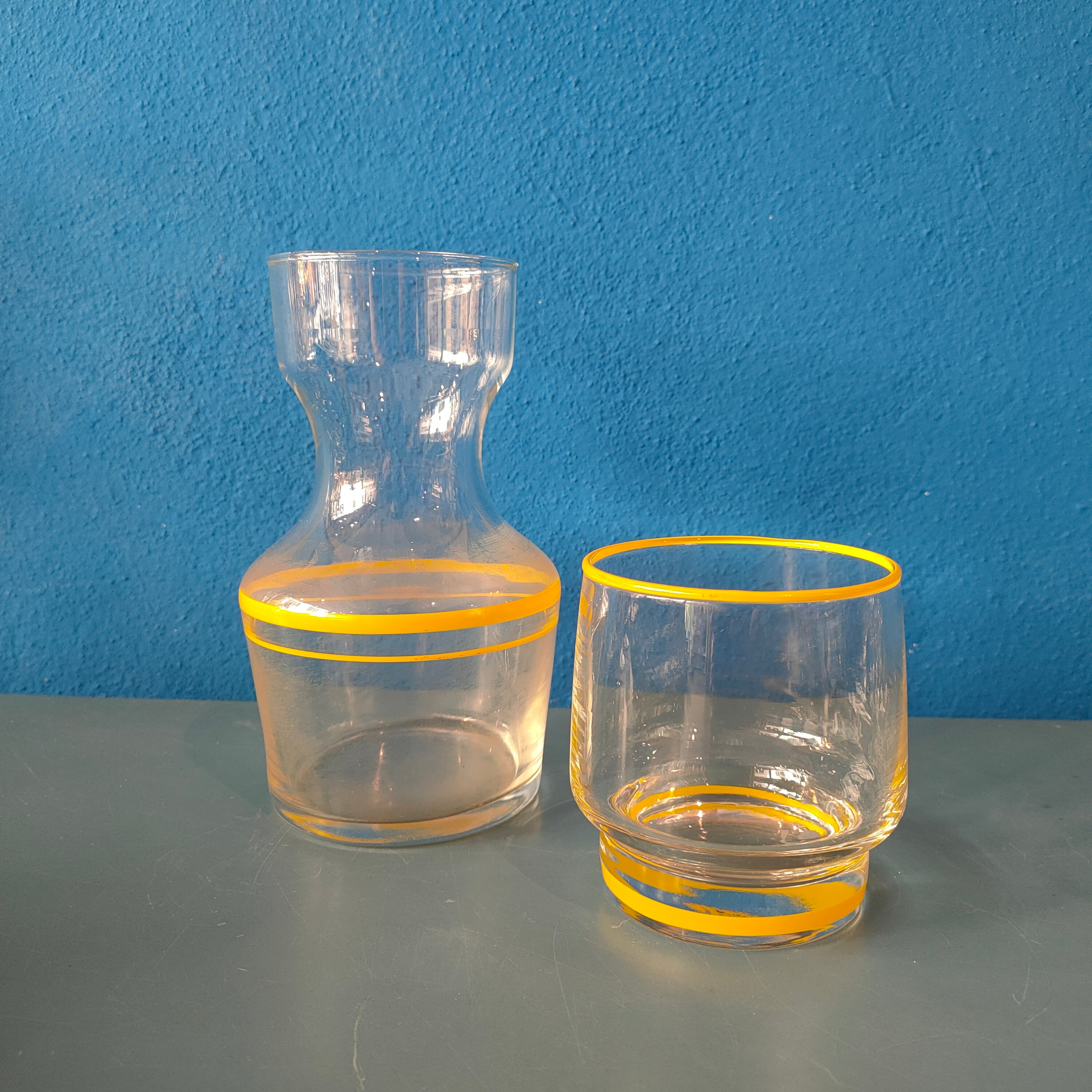 Caraffa da comodino con bicchiere