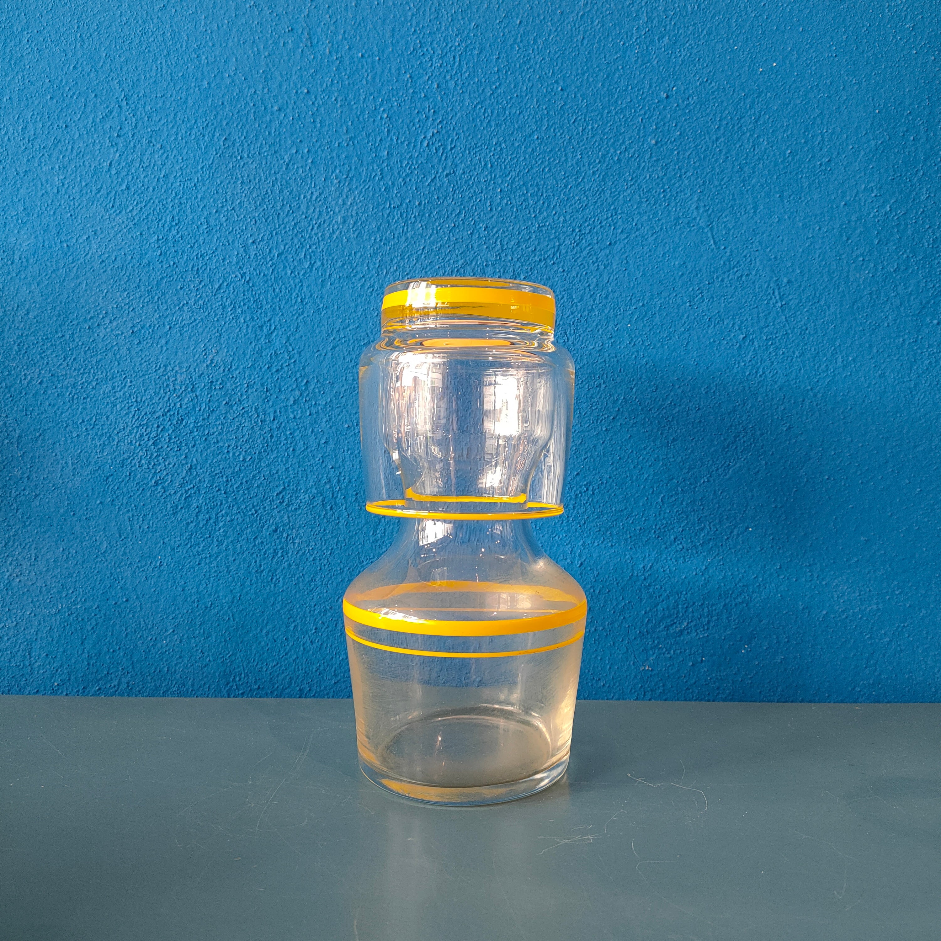 Caraffa da comodino con bicchiere