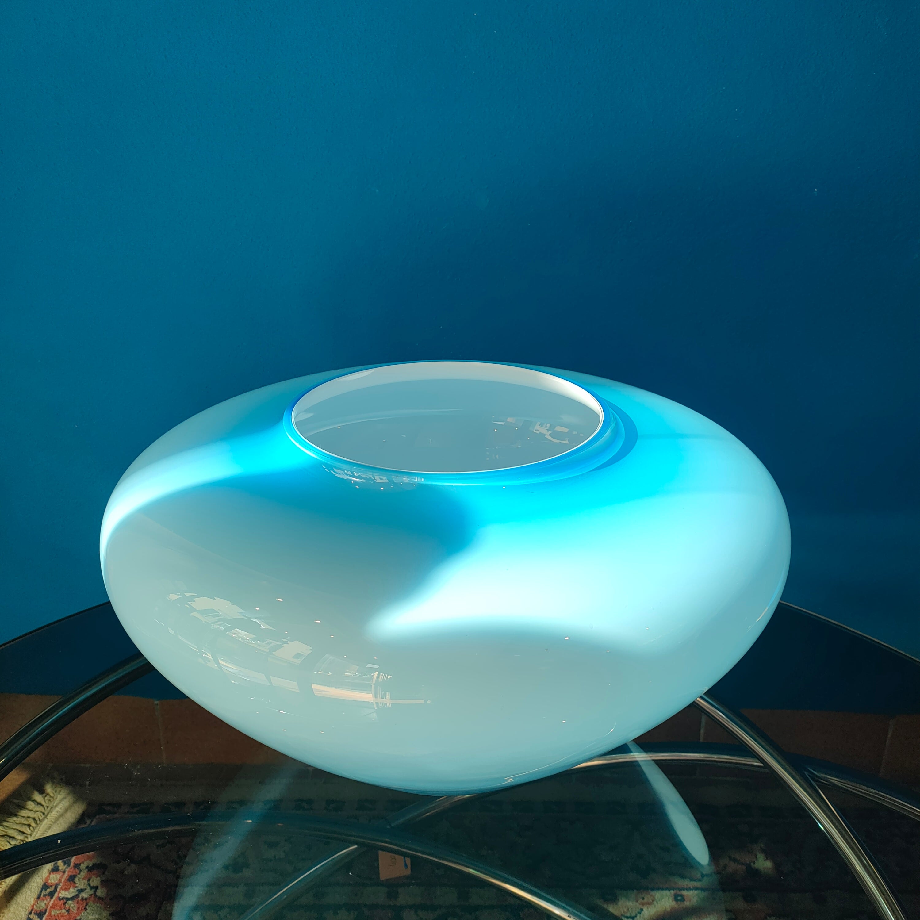 Grande vaso in vetro incamiciato azzurro, 1980s/90s