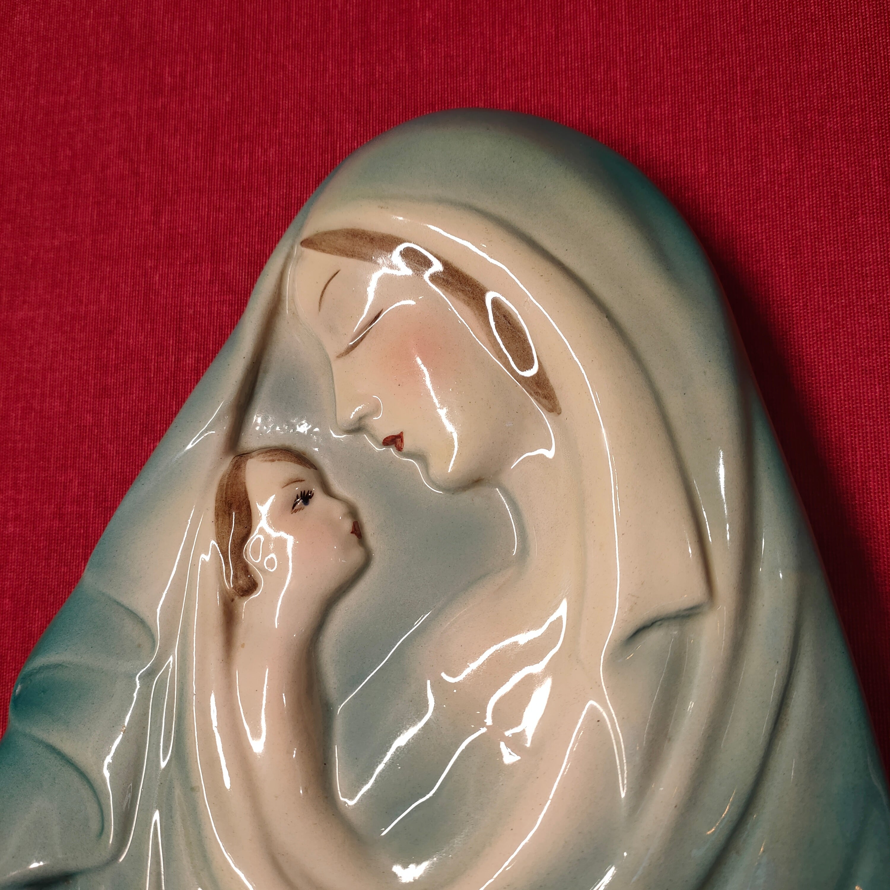 Madonna con bambino in ceramica. Italia, 1940s