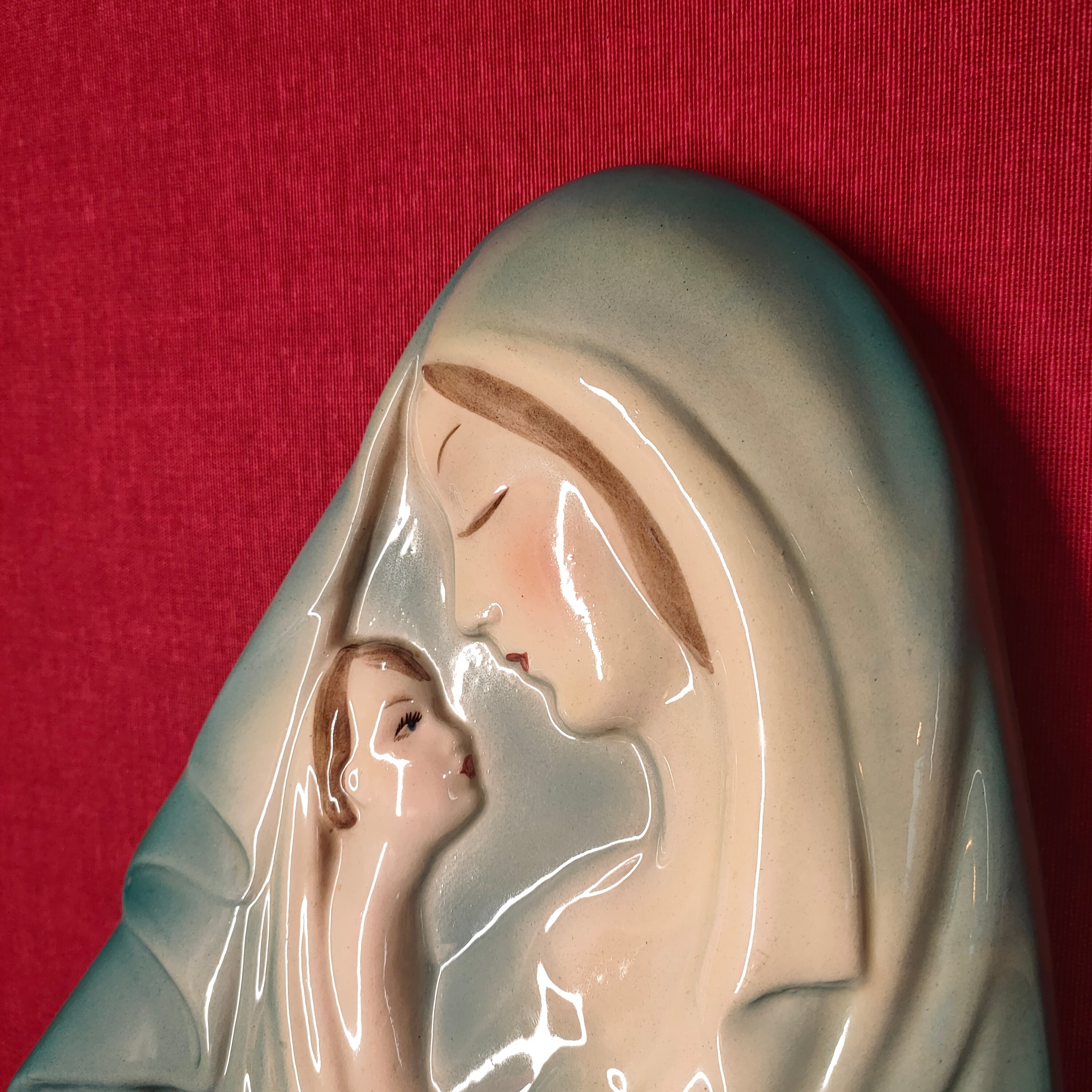 Madonna con bambino in ceramica. Italia, 1940s