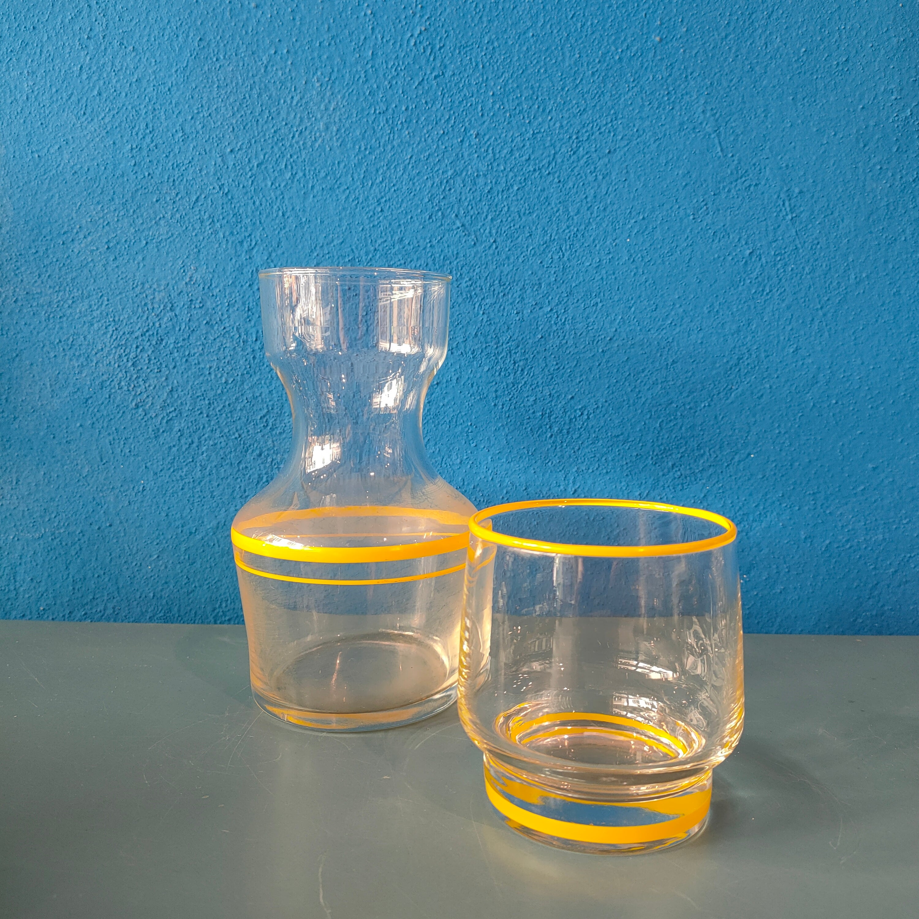 Caraffa da comodino con bicchiere