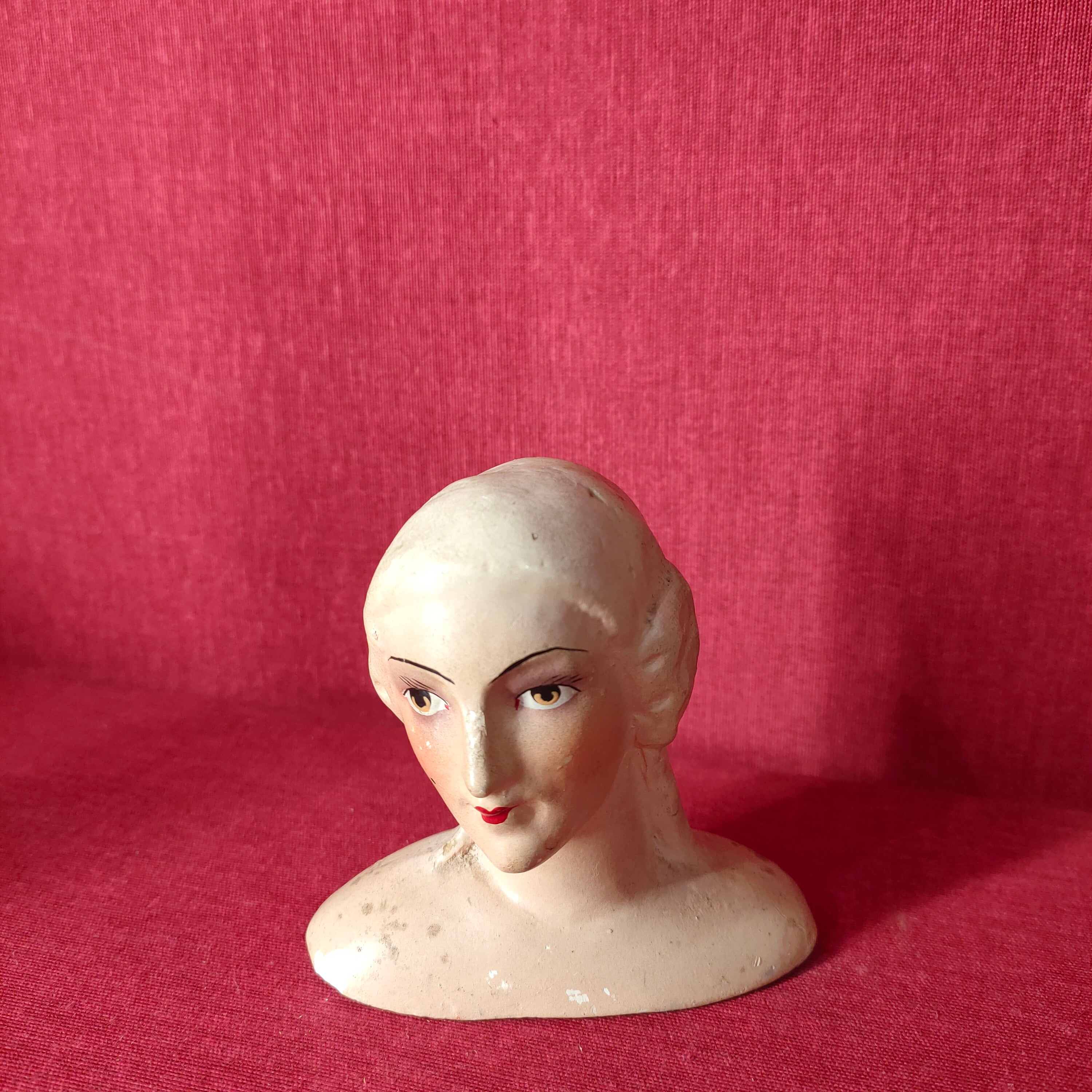 Testina in gesso decorata a mano, 1920s