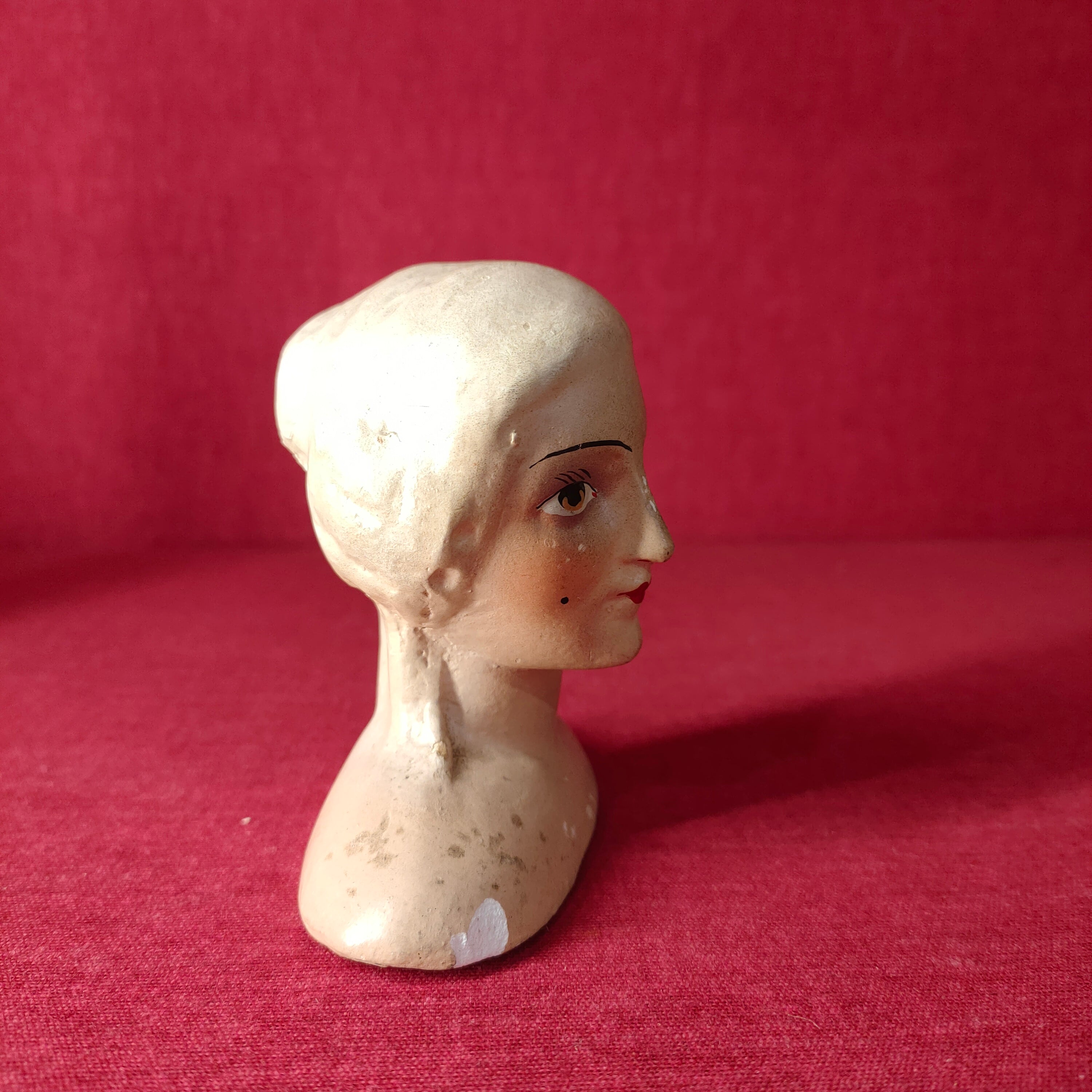 Testina in gesso decorata a mano, 1920s