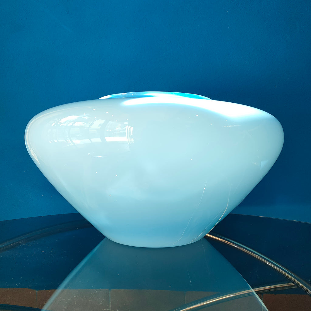 Grande vaso in vetro incamiciato azzurro, 1980s/90s
