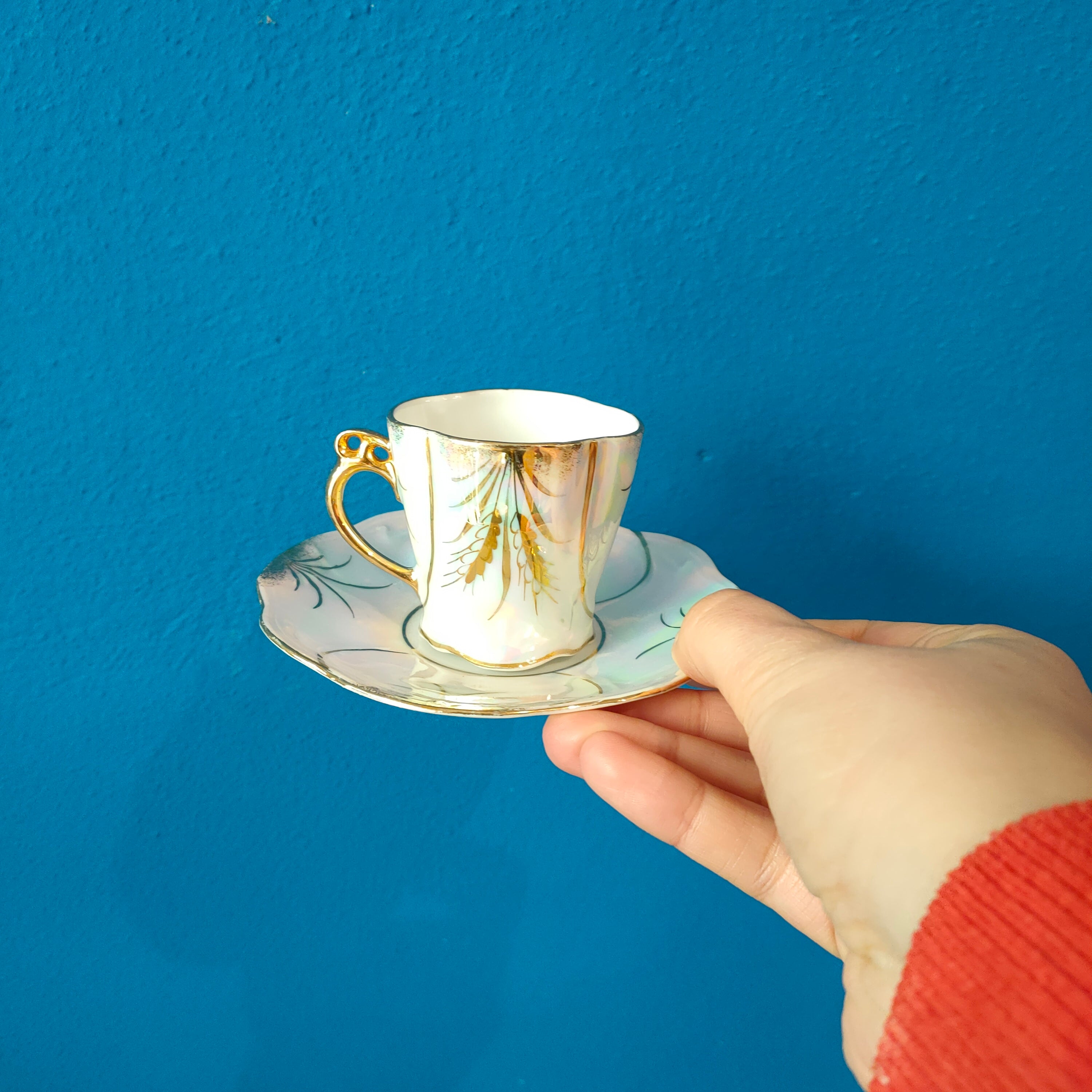 Tazzine in porcellana, decoro iridescente