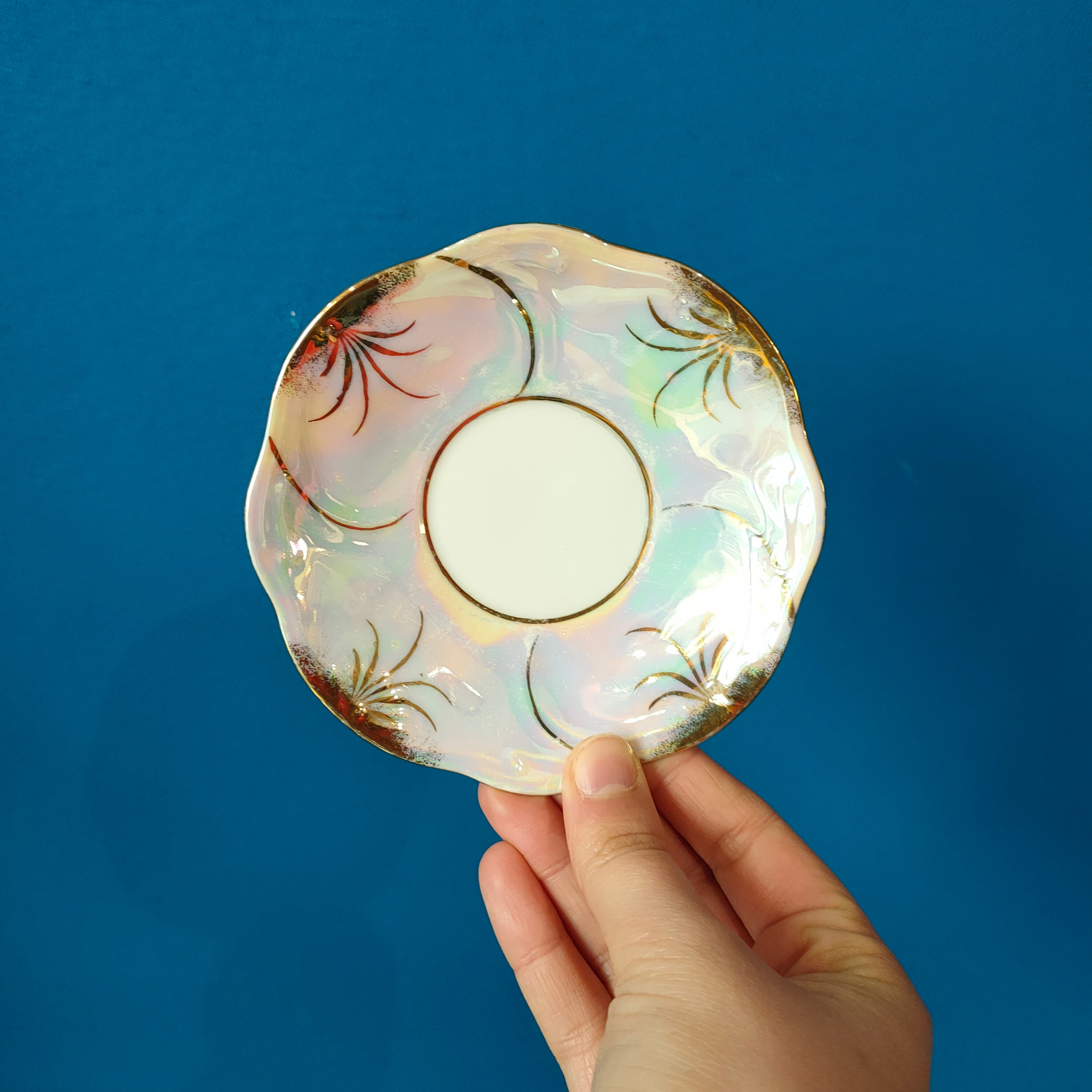 Tazzine in porcellana, decoro iridescente