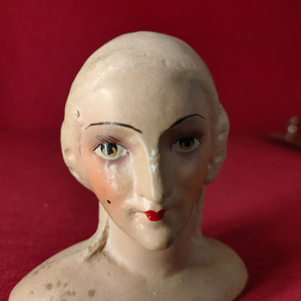 Testina in gesso decorata a mano, 1920s