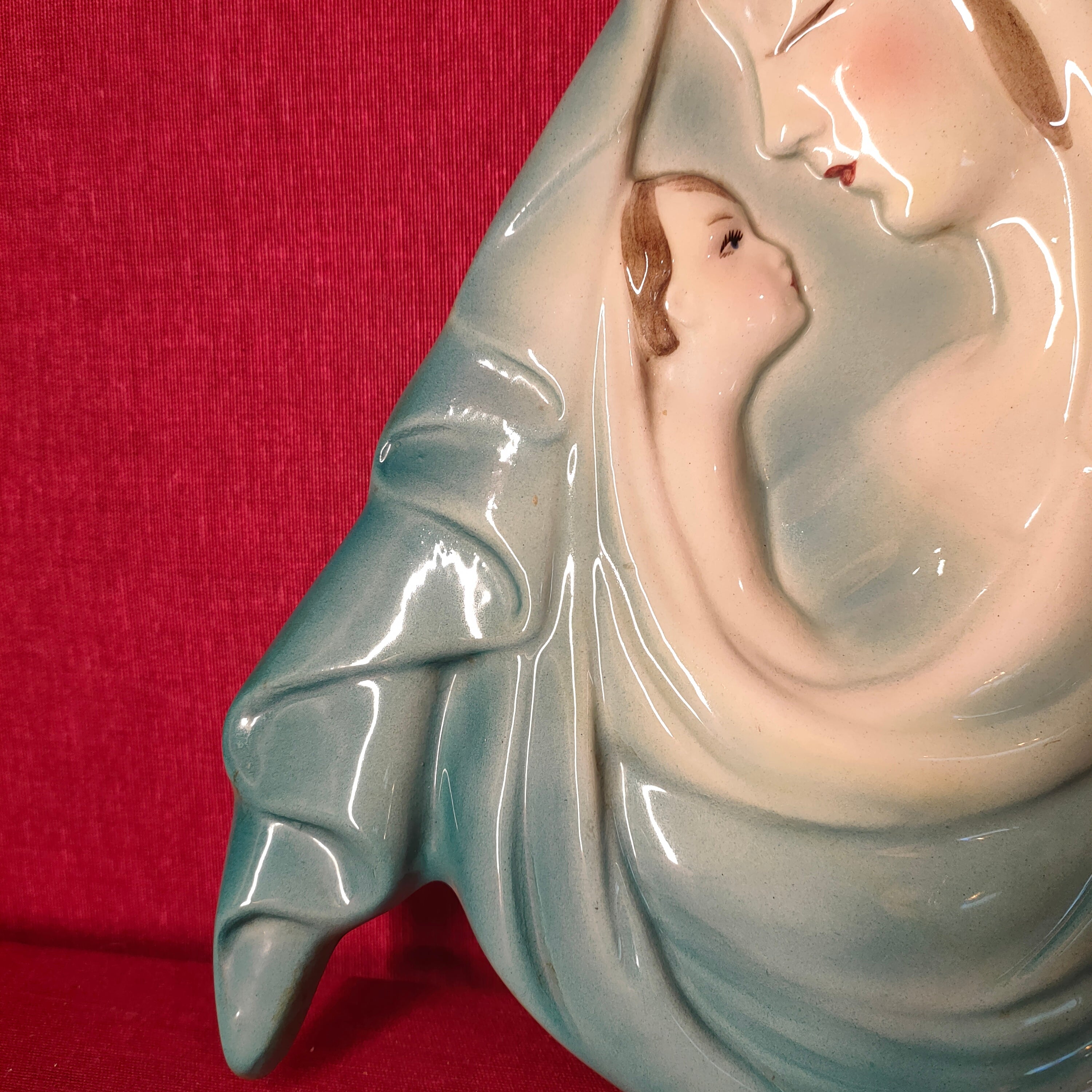 Madonna con bambino in ceramica. Italia, 1940s